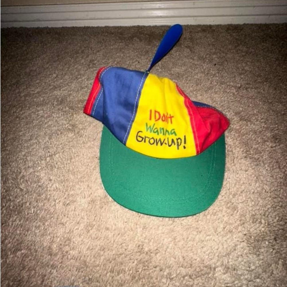Fun hat- nothing wrong with it- just do not need anymore.